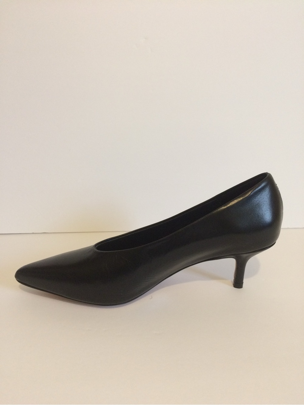 Urban Outfitters Black Pointed-Toe Low Kitten Heel Pumps